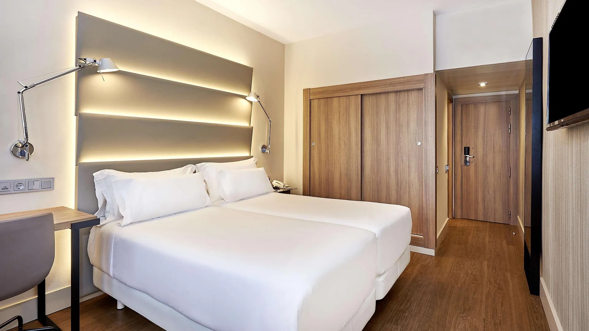 Nh Sants Barcelona Otel 4*,