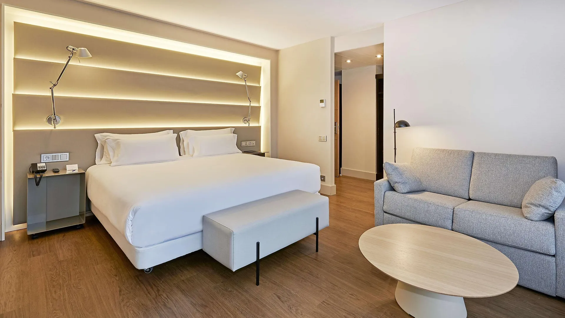 Nh Sants Barcelona Hotel 4*,